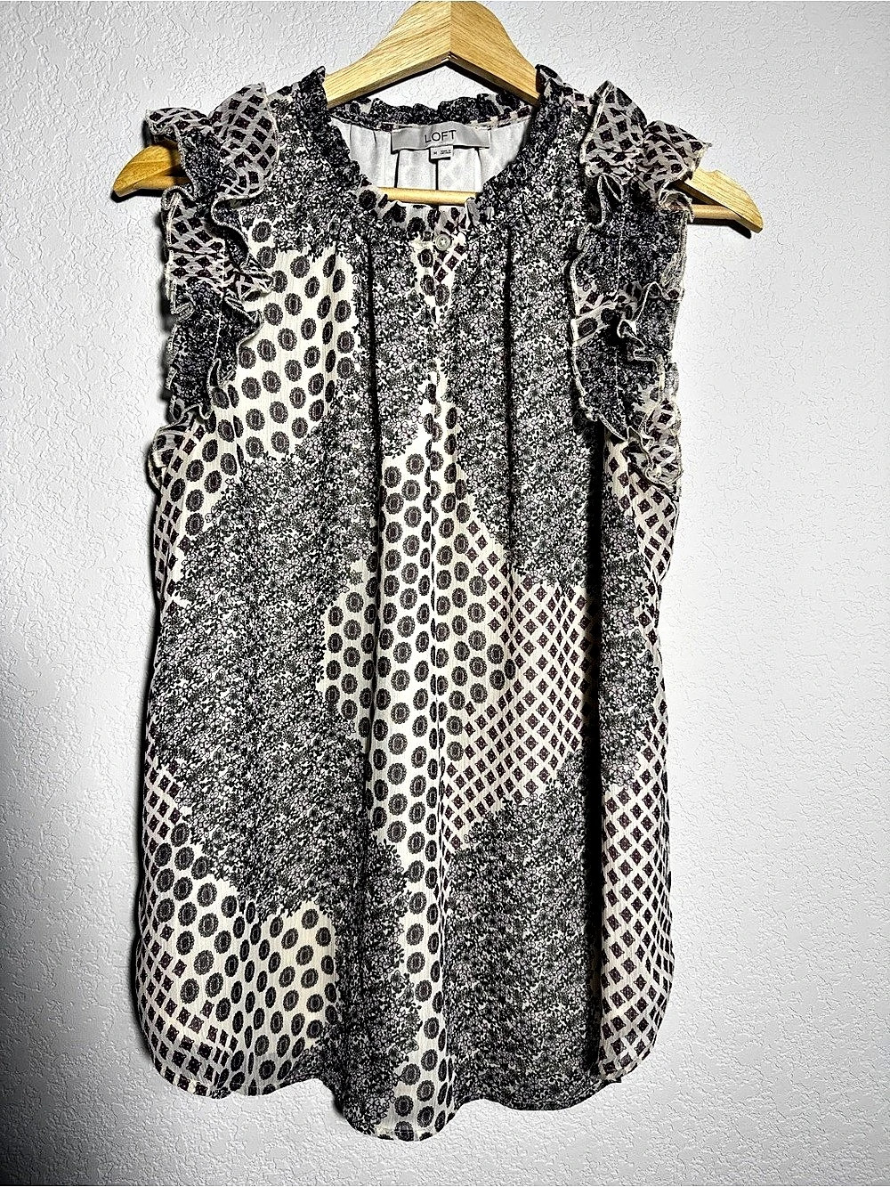 LOFT Ruffle Sleeve Blouse in Gray & White Size Medium Like New